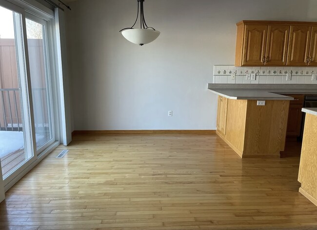 Building Photo - 2706 Wheatland Dr S