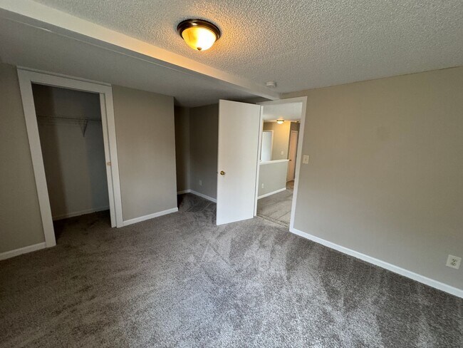 Building Photo - 10531 Kensil St