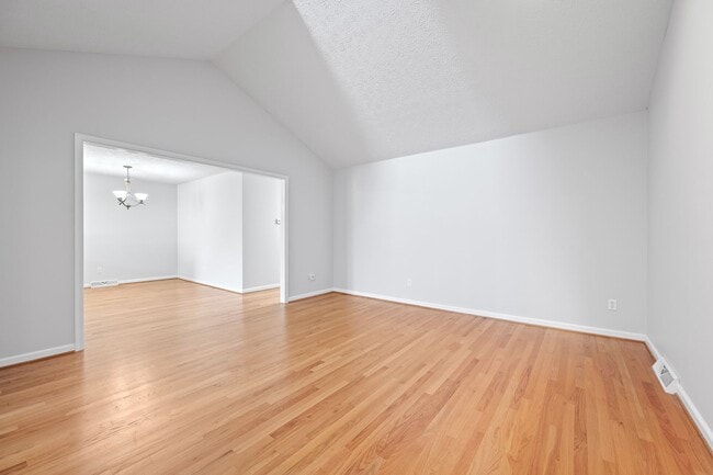 Building Photo - Main Level 2 Bedroom