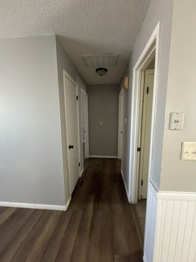 Building Photo - 747 S Nettleton Ave