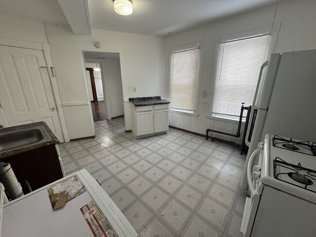 Building Photo - Upper level 3-Bed Duplex with Hardwood Elegance & 2 Baths in North Minneapolis!