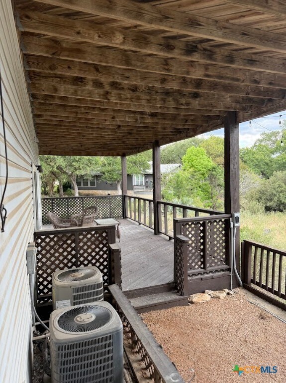 Building Photo - 1832 Canyon Lake Dr