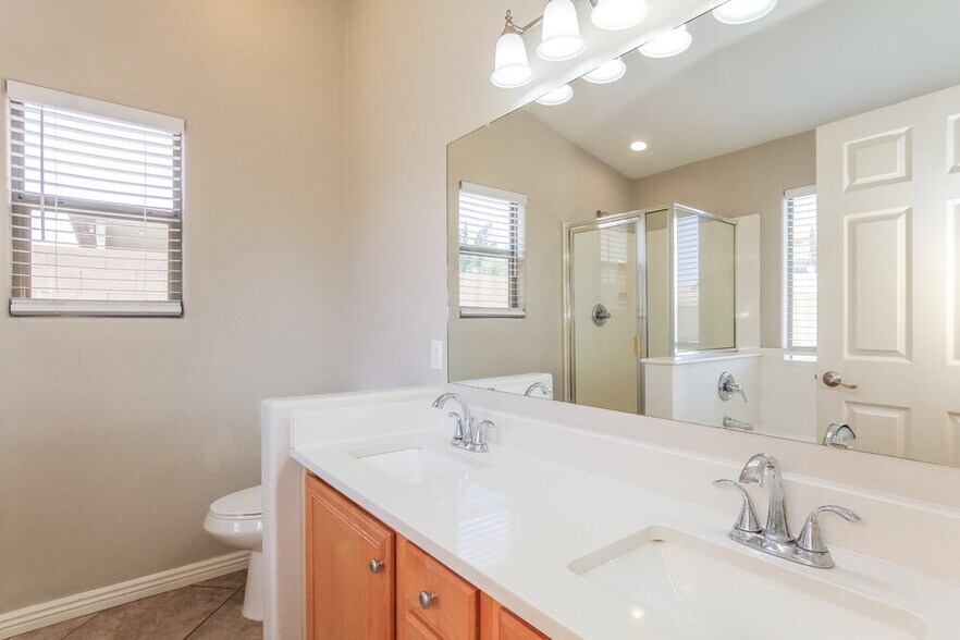 Building Photo - 3910 N 125th Dr