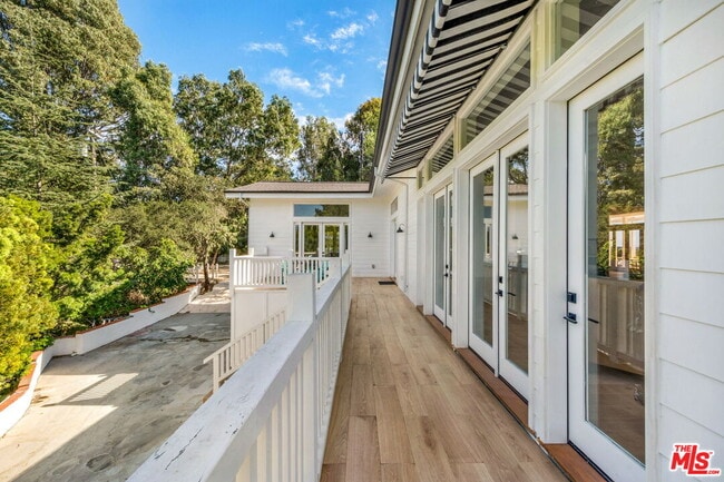 Building Photo - 9669 Oak Pass Rd