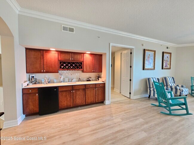 Building Photo - 590 S Banana River Dr