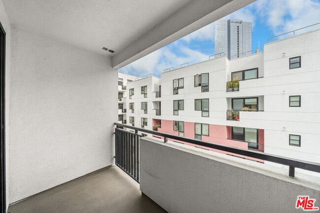 Building Photo - 1234 Wilshire Blvd