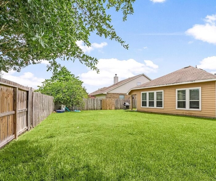 Building Photo - 3015 Crescent Oaks Park Ln