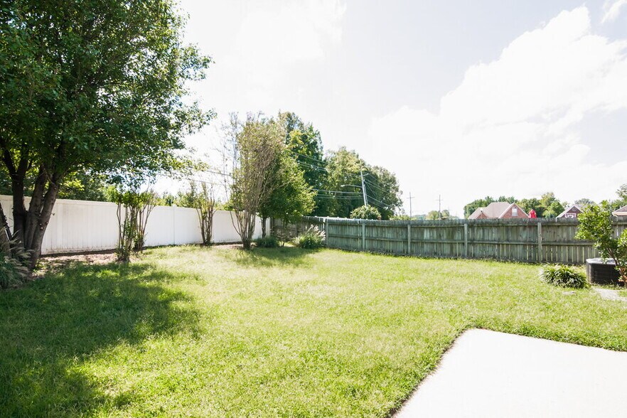 Building Photo - 8682 Cat Tail Dr