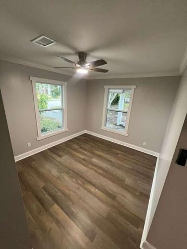 Building Photo - 932 31st St