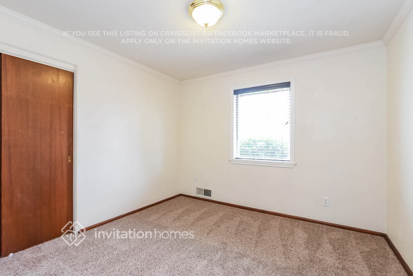 Building Photo - 1706 3rd Ave NW