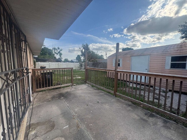 Building Photo - Cozy 3 Bedroom Home in Quiet Community | Hardwood Floors | Large Yard