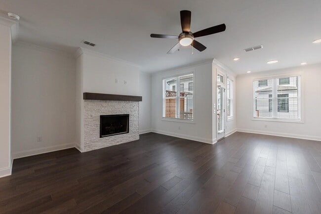 Building Photo - 510 Healy Dr