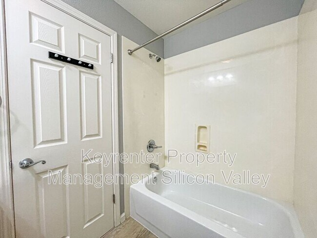 Building Photo - 679 Montara Terrace