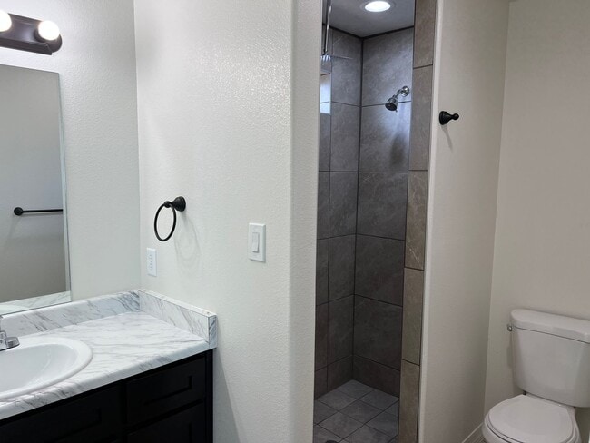 Building Photo - Newer San Luis Home available for Rent - 3...