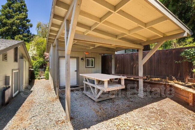 Building Photo - 714 Glenside Cir