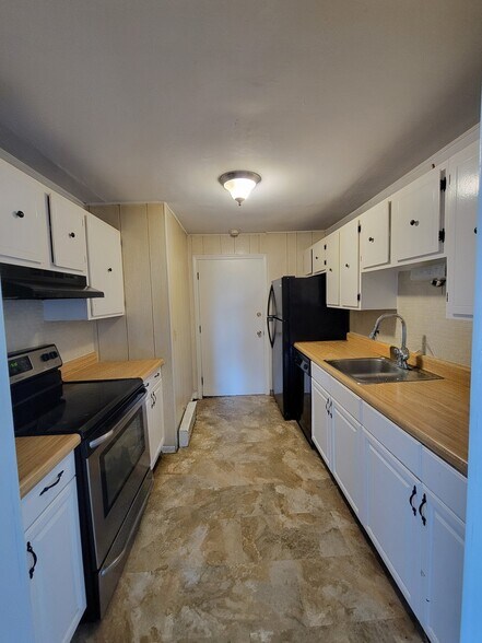 Building Photo - 300 Smithfield Rd