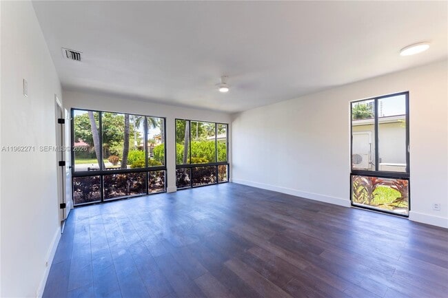 Building Photo - 636 Hibiscus Dr