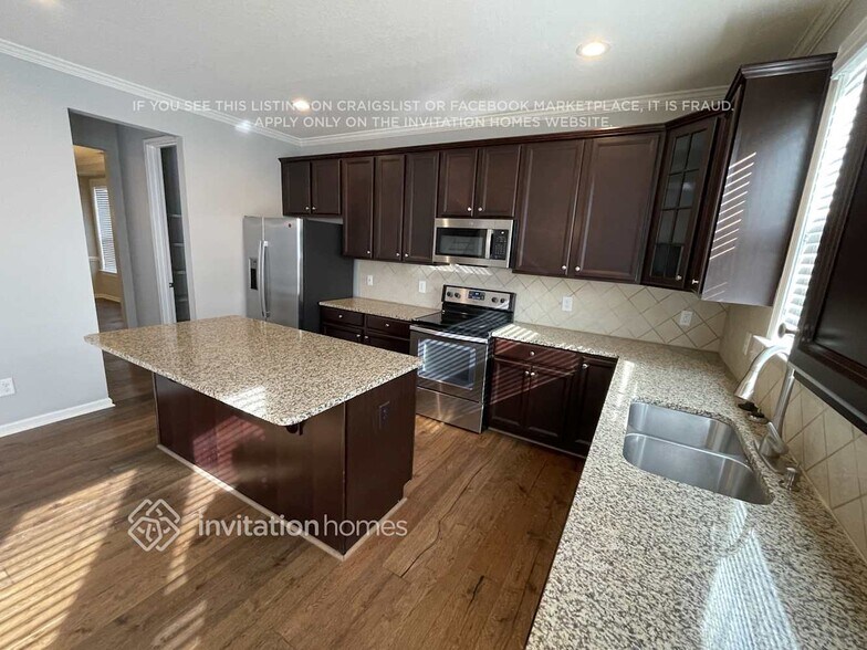 Building Photo - 10318 Blackstone Drive