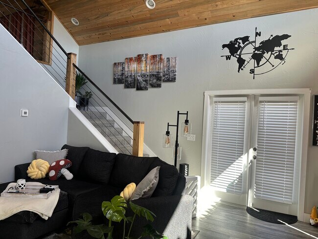 Building Photo - 1839 S Rocker Rd