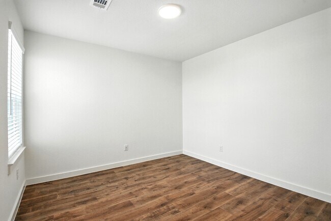 Building Photo - 1860 Dry Cherry Ln