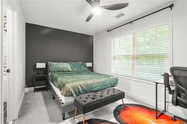 Building Photo - 545 Elmwood Rd NW