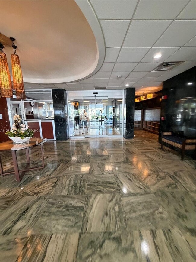 Building Photo - 500 Bayview Dr