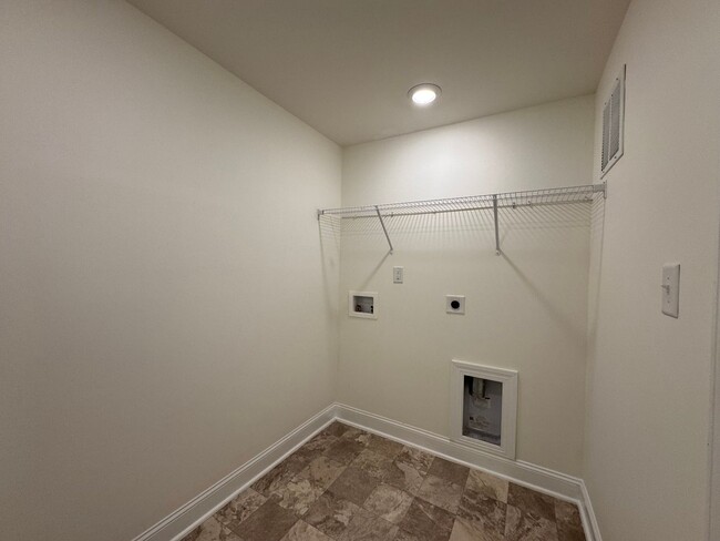 Building Photo - 5 Bedroom Home in Franklinton