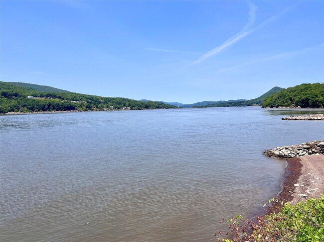 Building Photo - 10 Hudson River Ln