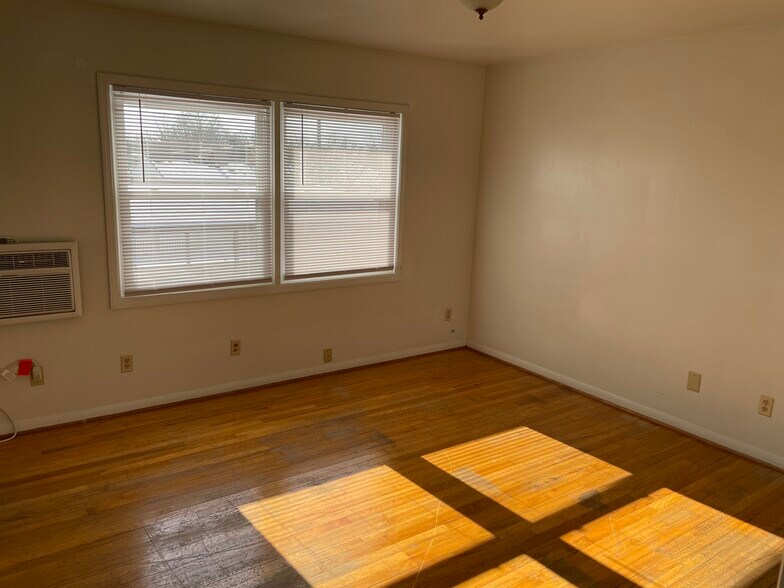 Building Photo - 132 Highland Hills Dr