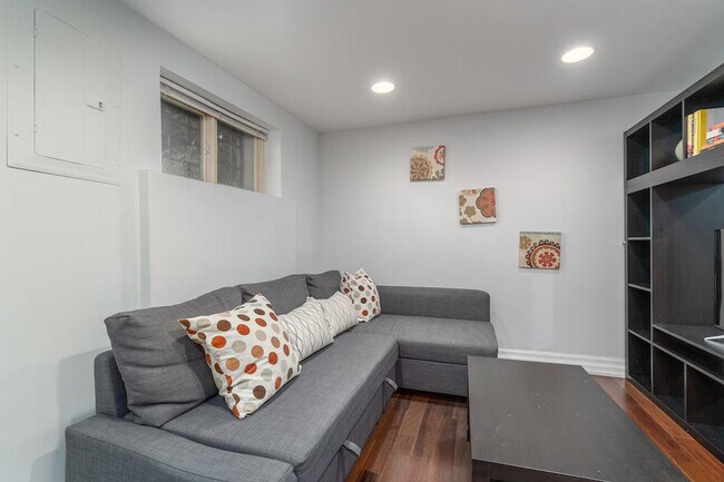 Building Photo - 1344 Potomac Ave SE