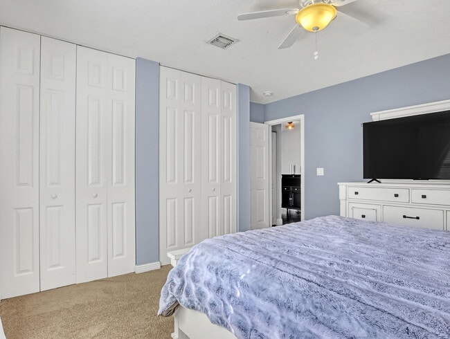 Building Photo - 2227 Ridgewood Cir