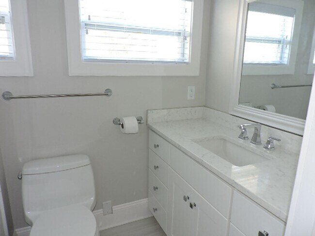 Building Photo - Call Office 804-642-2106 linda@vacosold.com
