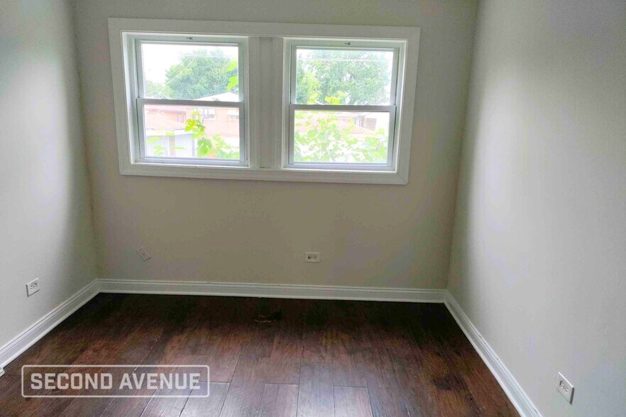 Building Photo - 1109 W 110th Pl