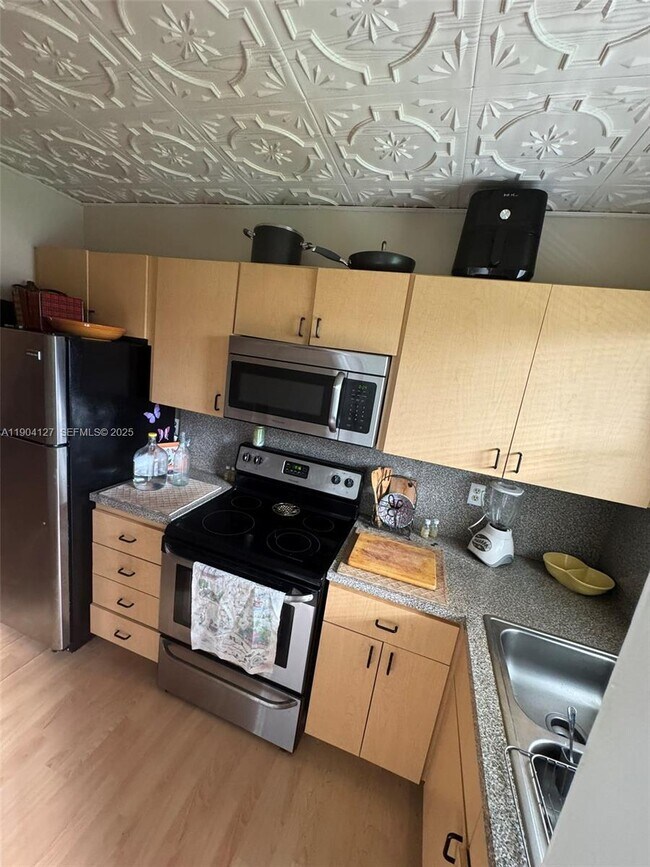 Building Photo - 270 Layne Blvd