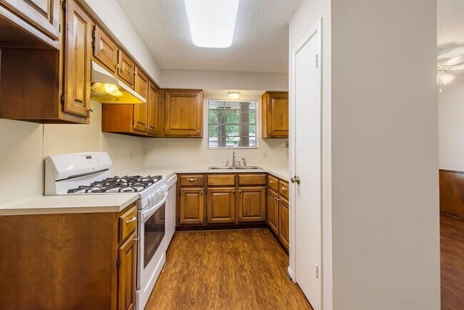 Building Photo - 2106 Rycroft Dr