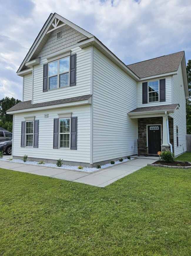 Building Photo - 307 First Post Rd