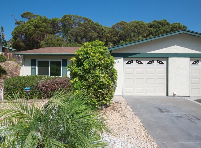 Building Photo - 55+ Senior Community! Delightful 2BR Home ...