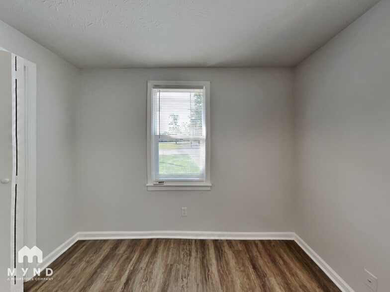 Building Photo - 808 W Smith Valley Rd