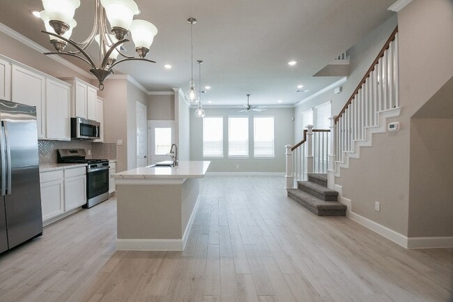 Building Photo - 3112 La Rambla Dr