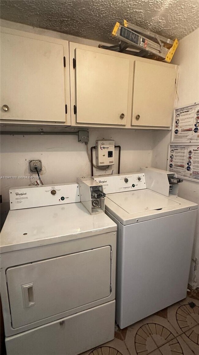 Building Photo - 732 Moffett St