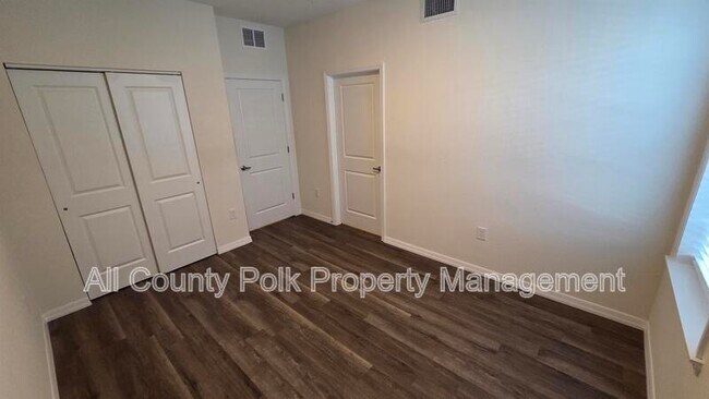 Building Photo - 915 Ariana St