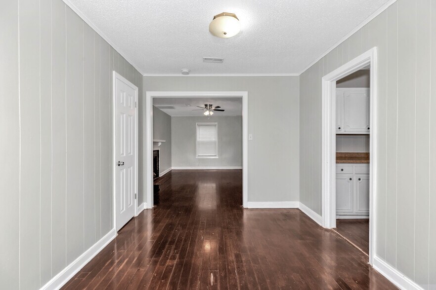 Building Photo - 3903 Telstar Cir SW