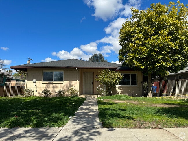 Building Photo - 646 W Peralta Way