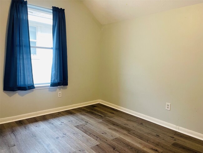 Building Photo - 6404 Mountain Pines Ln