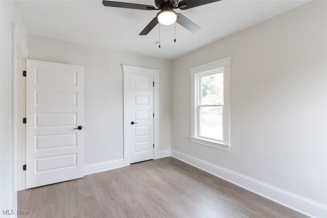 Building Photo - 1464 E 123rd St