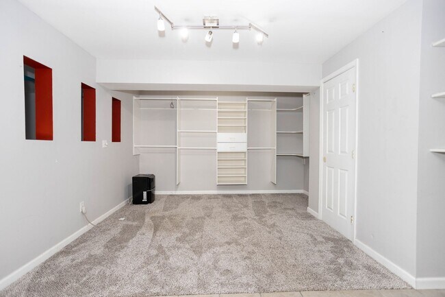 Building Photo - 9155 Nesbit Ferry Rd