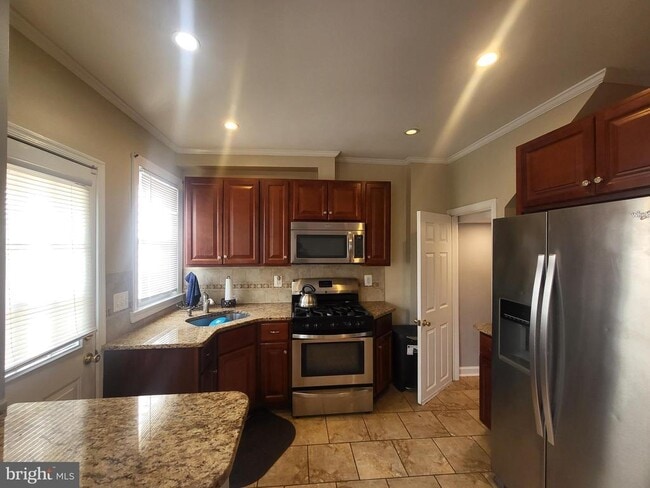 Building Photo - 1120 Roosevelt Dr