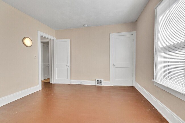 Building Photo - 3250 Berkshire Rd