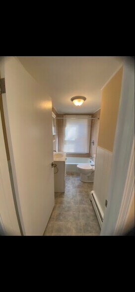 Building Photo - 44 Silver St