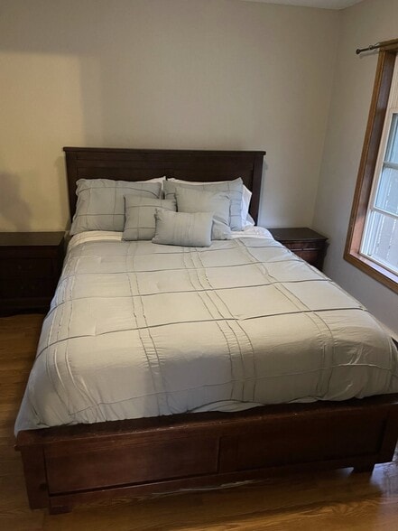 queen bed in room2 - 5120 Hiawatha Ave